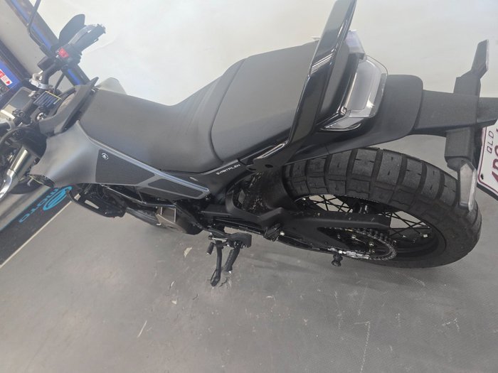2025 Husqvarna SVARTPILEN 401 Black