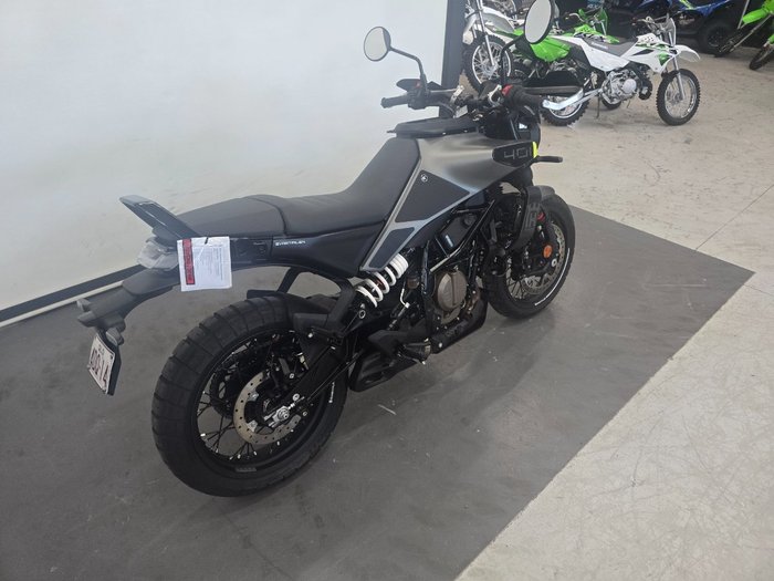 2025 Husqvarna SVARTPILEN 401 Black