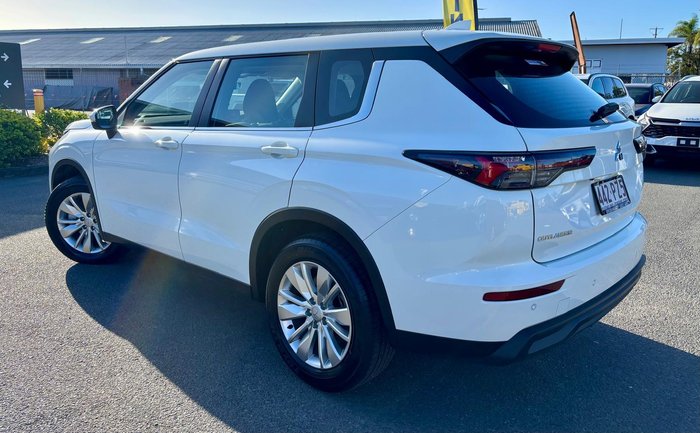 2025 Mitsubishi Outlander ES