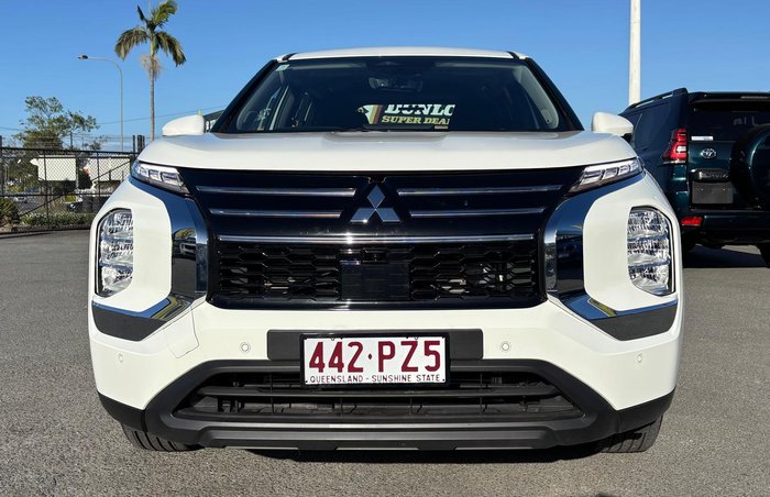 2025 Mitsubishi Outlander ES