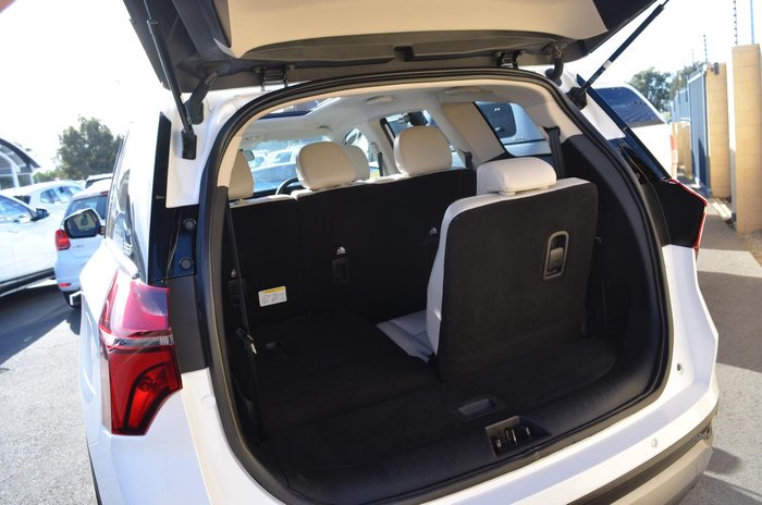 2023 Mahindra XUV700 AX7L