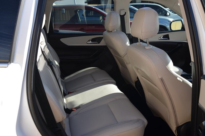 2023 Mahindra XUV700 AX7L