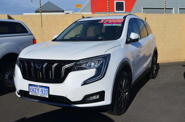 2023 Mahindra XUV700 AX7L