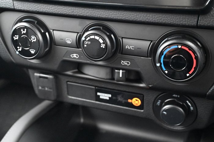 2025 Mazda BT-50 XS