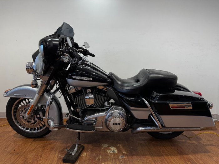 2012 Harley-Davidson FLHTCU U/C ELECTRA GLIDE Black