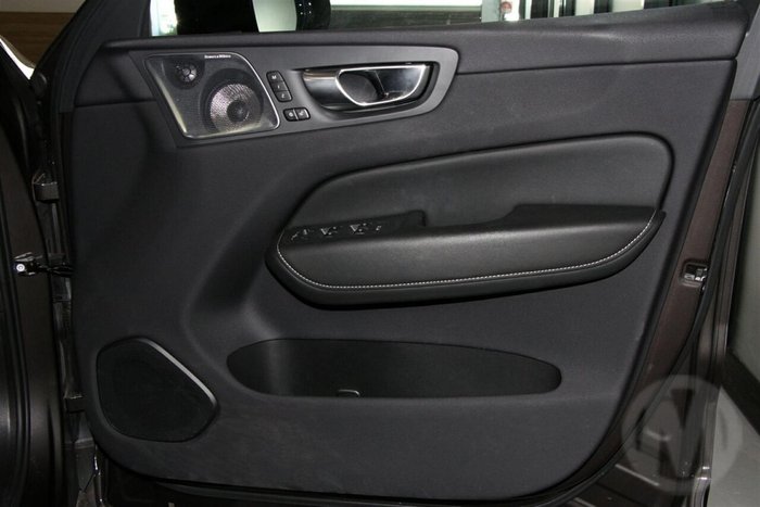 2023 Volvo XC60 Recharge Ultimate T8 Plug-In Hybrid
