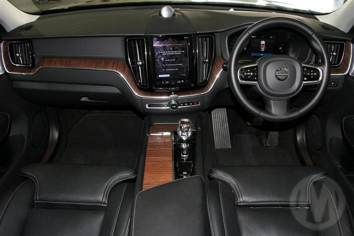 2023 Volvo XC60 Recharge Ultimate T8 Plug-In Hybrid