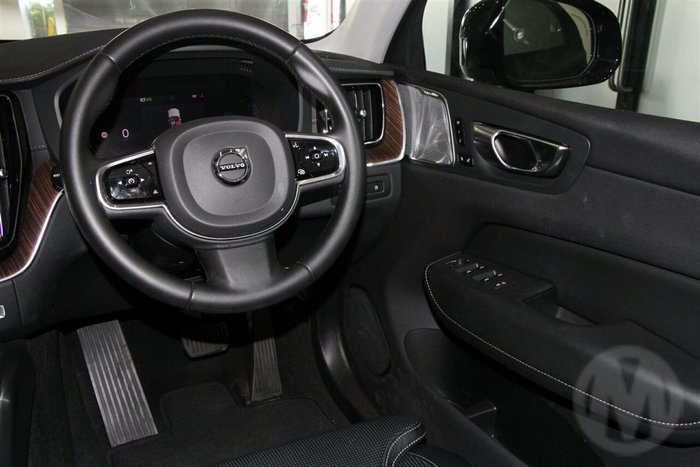2023 Volvo XC60 Recharge Ultimate T8 Plug-In Hybrid