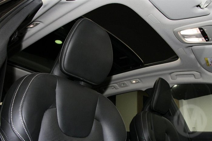 2023 Volvo XC60 Recharge Ultimate T8 Plug-In Hybrid