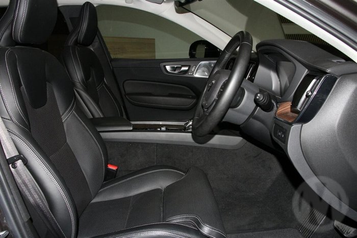 2023 Volvo XC60 Recharge Ultimate T8 Plug-In Hybrid