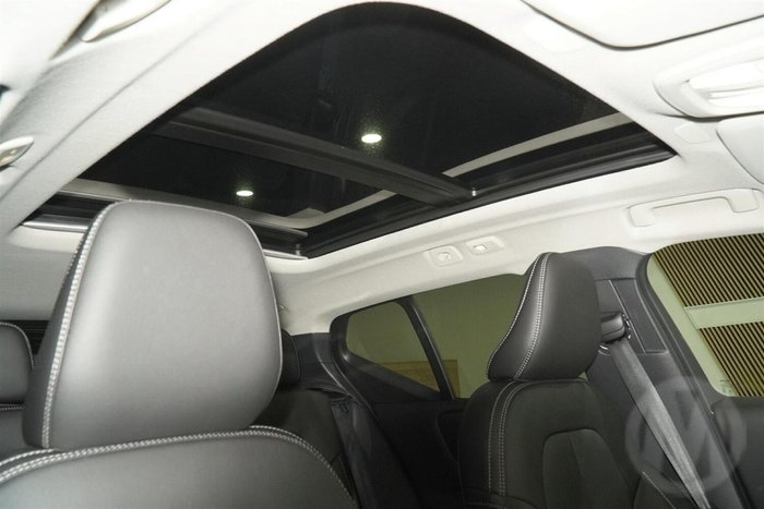 2025 Volvo XC40 Plus B4