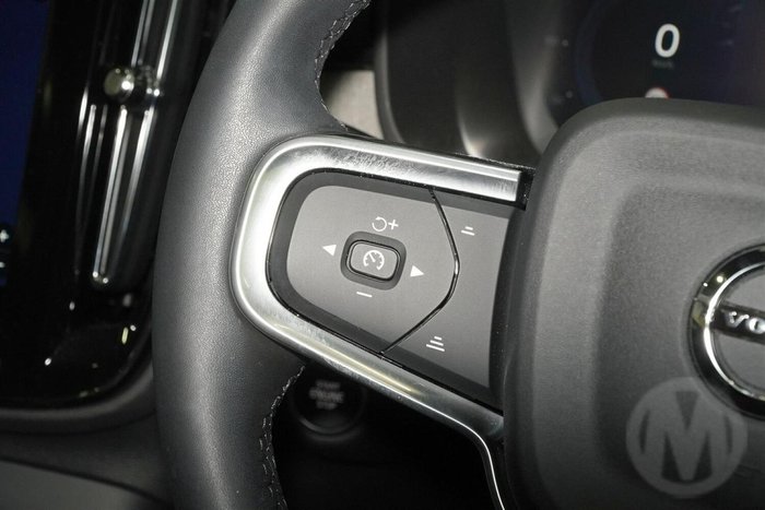 2025 Volvo XC40 Plus B4