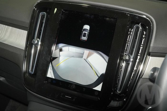 2025 Volvo XC40 Plus B4