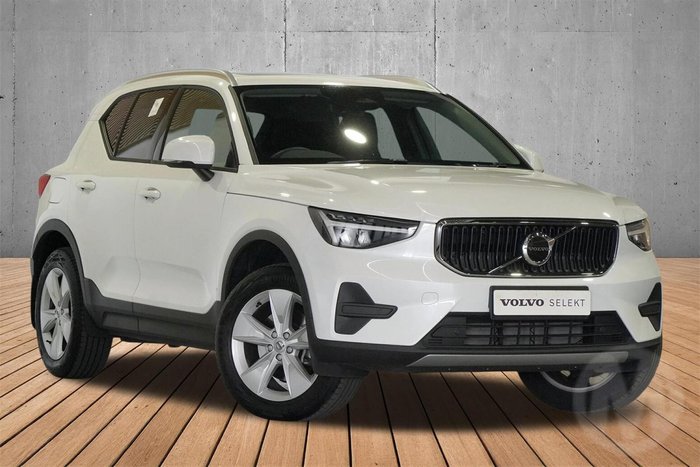 2025 Volvo XC40