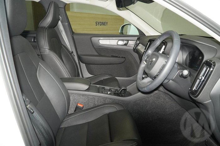 2025 Volvo XC40 Plus B4