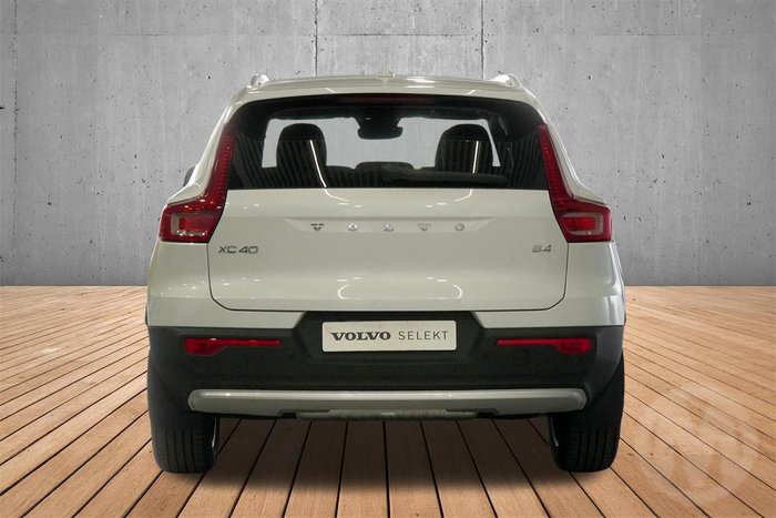 2025 Volvo XC40 Plus B4