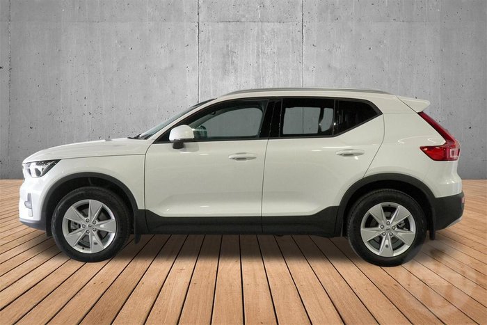 2025 Volvo XC40 Plus B4