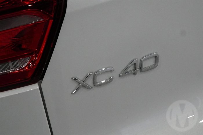 2025 Volvo XC40 Plus B4