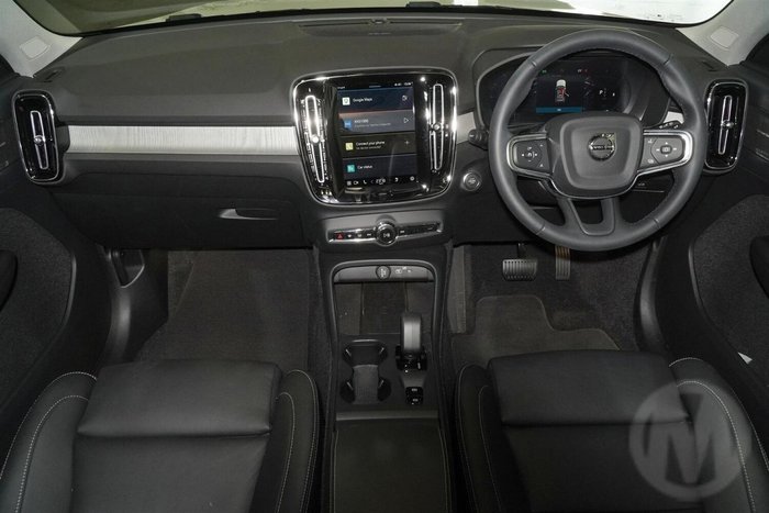 2025 Volvo XC40 Plus B4