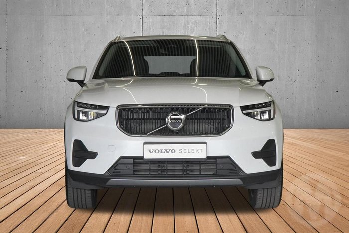 2025 Volvo XC40 Plus B4