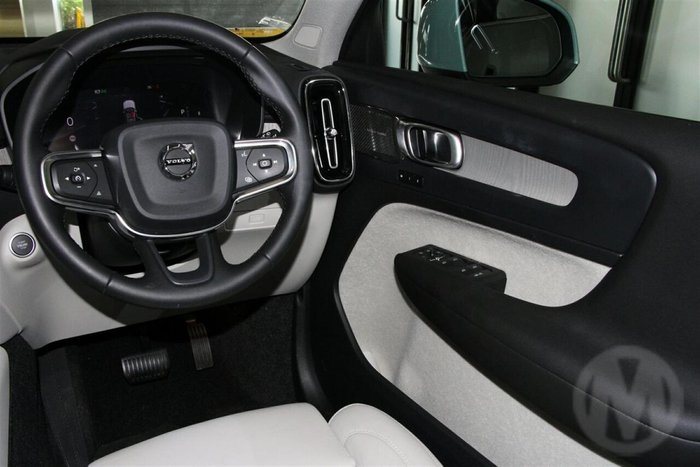 2024 Volvo XC40 Ultra B4 Bright
