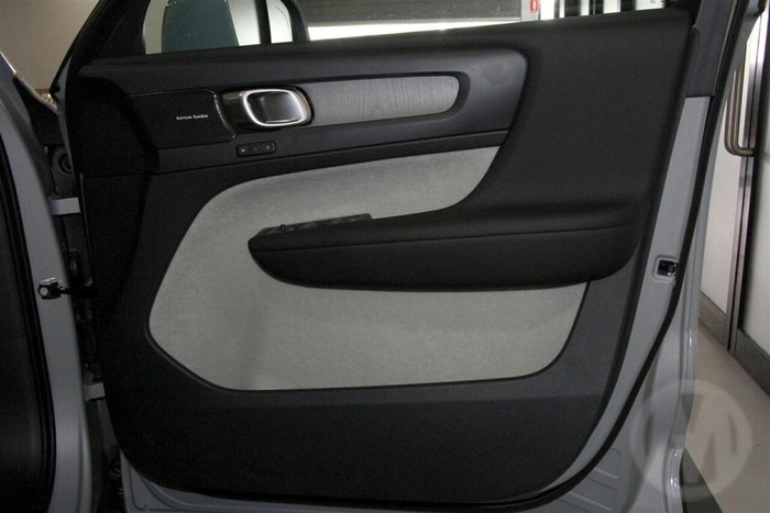 2024 Volvo XC40 Ultra B4 Bright
