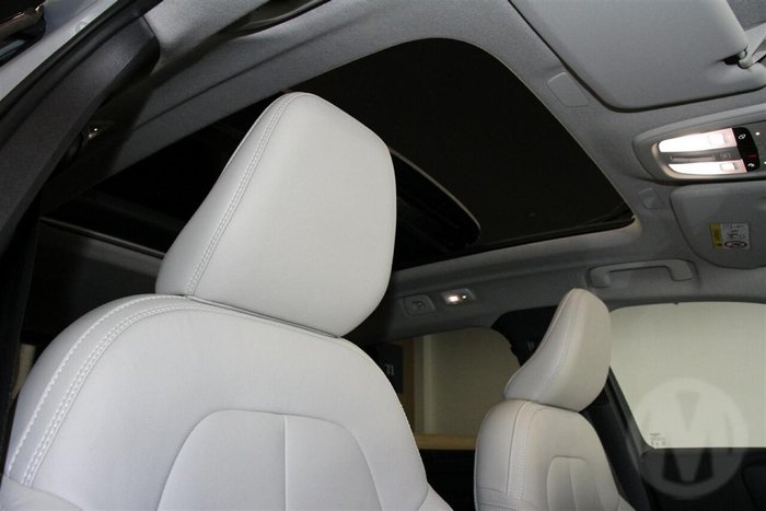 2024 Volvo XC40 Ultra B4 Bright