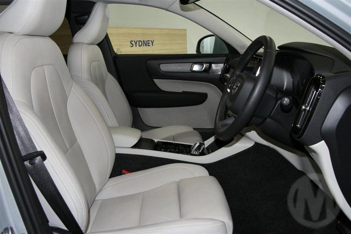2024 Volvo XC40 Ultra B4 Bright