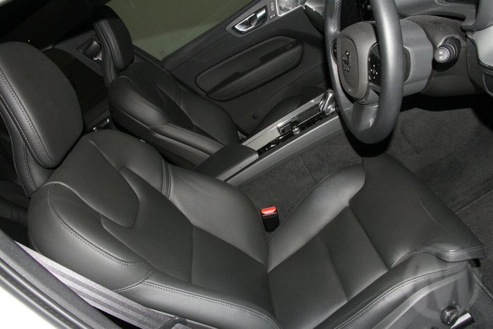 2025 Volvo XC60 Ultra B5 Bright