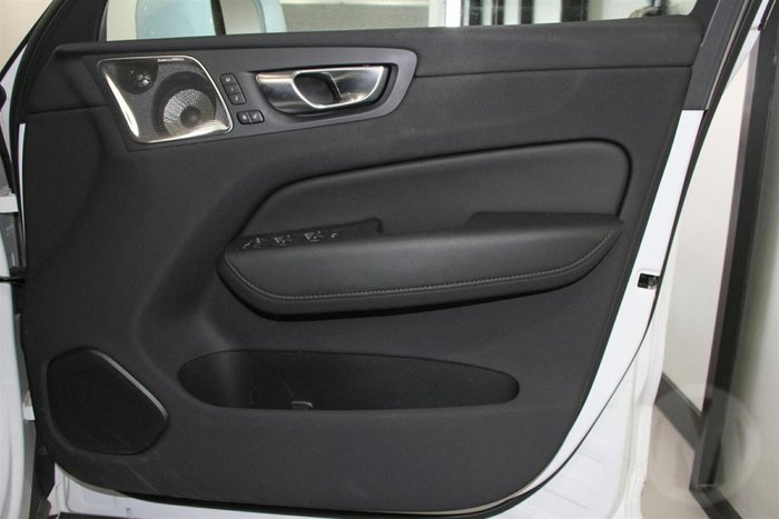 2025 Volvo XC60 Ultra B5 Bright