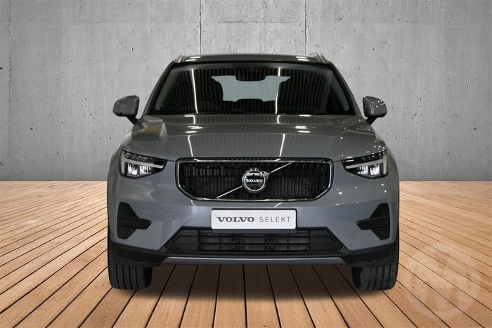 2025 Volvo XC40 Plus B4