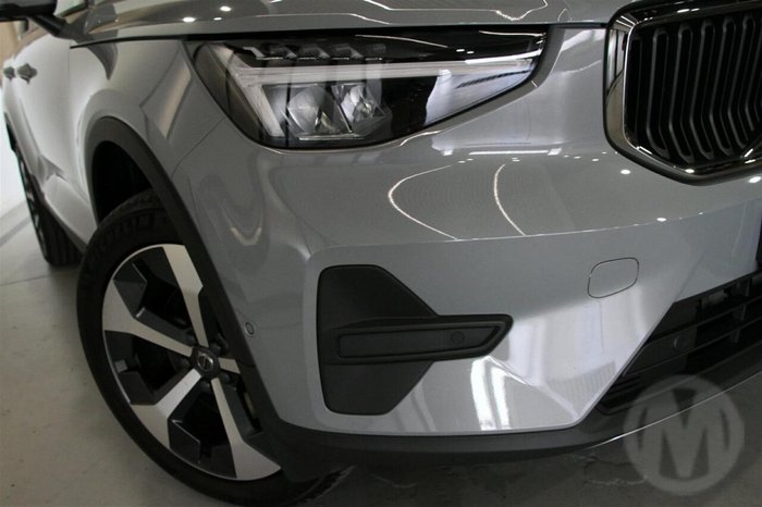 2025 Volvo XC40 Plus B4