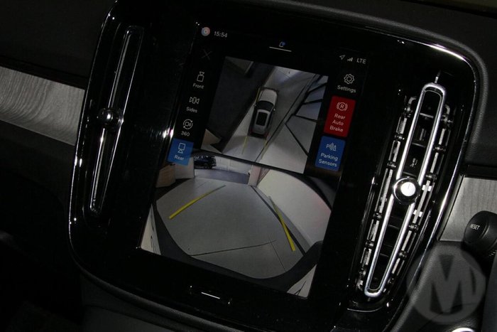 2025 Volvo XC40 Plus B4