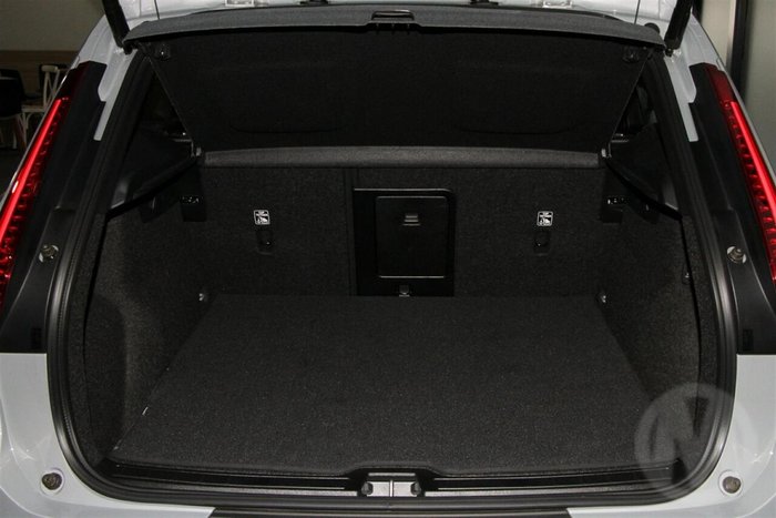 2025 Volvo XC40 Plus B4