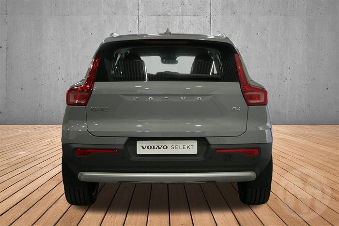 2025 Volvo XC40 Plus B4