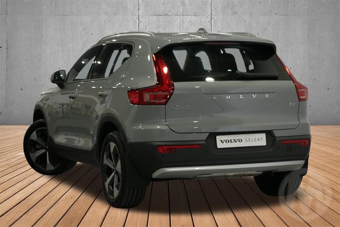 2025 Volvo XC40 Plus B4