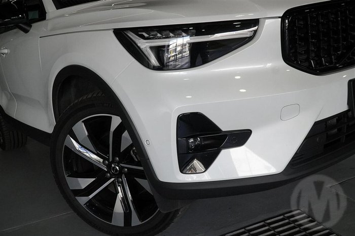 2025 Volvo XC40 Ultra B4 Dark