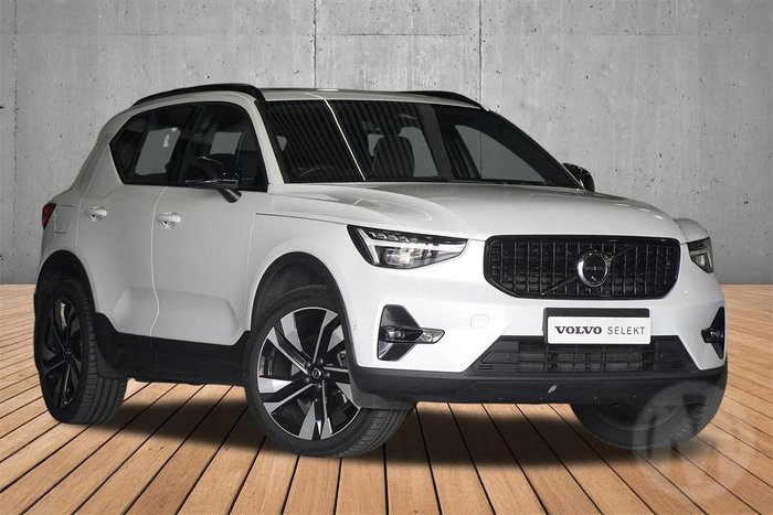 2025 Volvo XC40