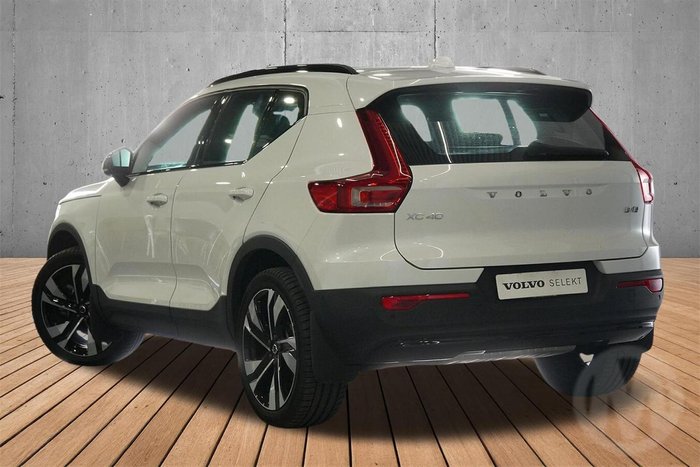 2025 Volvo XC40 Ultra B4 Dark