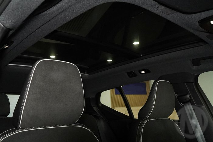 2025 Volvo XC40 Ultra B4 Dark