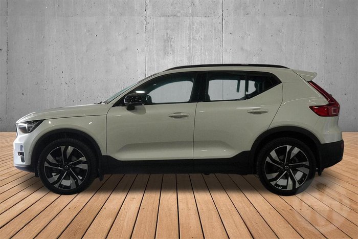 2025 Volvo XC40 Ultra B4 Dark