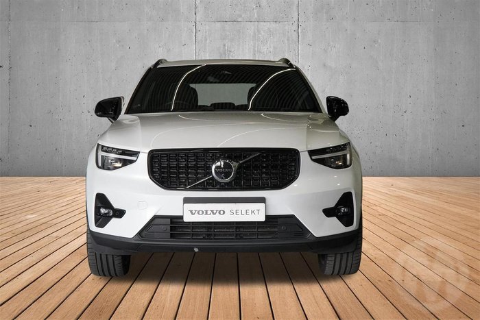 2025 Volvo XC40 Ultra B4 Dark