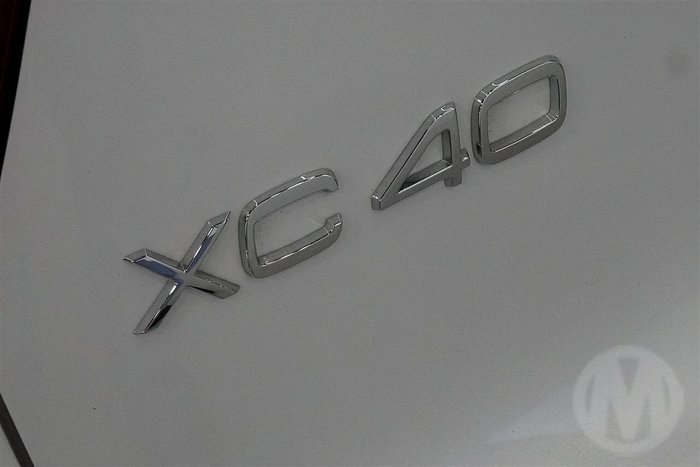 2025 Volvo XC40 Ultra B4 Dark