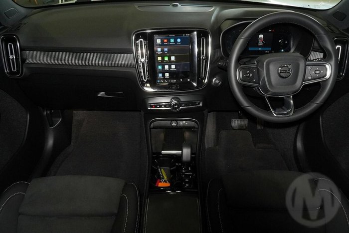 2025 Volvo XC40 Ultra B4 Dark