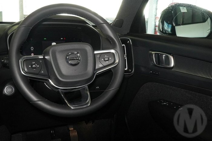 2025 Volvo XC40 Ultra B4 Dark