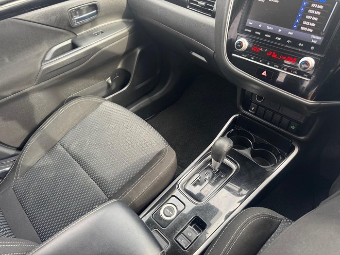 2020 Mitsubishi Outlander ES