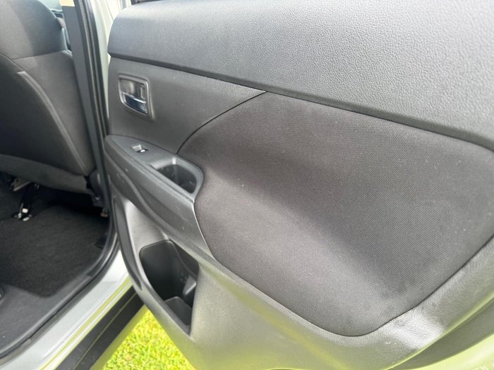 2020 Mitsubishi Outlander ES