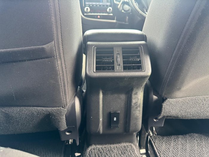 2020 Mitsubishi Outlander ES