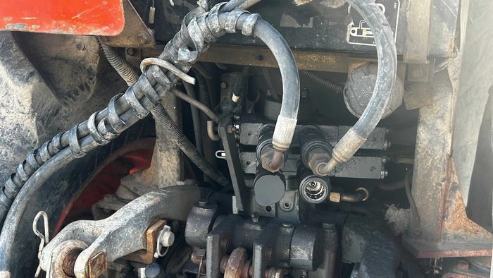 2009 Kubota M8540 Narrow