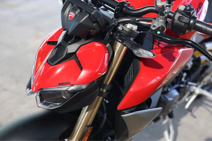 2025 Ducati Streetfighter V2 Streetfighter Red